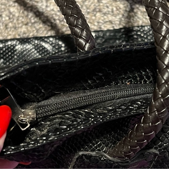 Embellished by Lynn Rosencrantz snake skin embossed large black bag faux leather - Picture 5 of 15